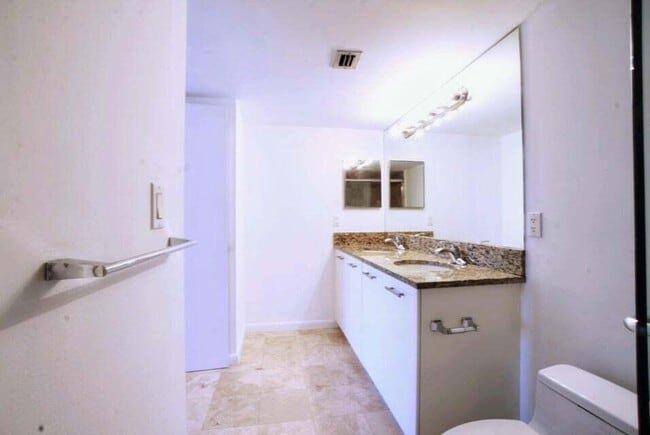 Building Photo - 3300 NE 192 St