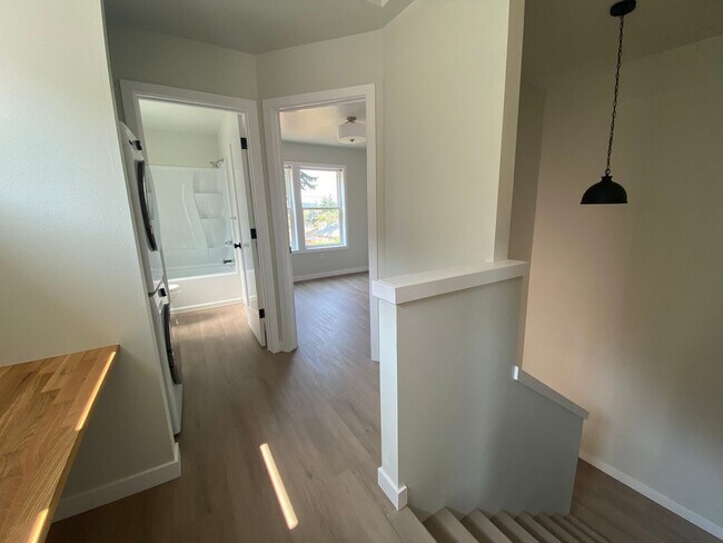 Building Photo - Adorable 2 Bedroom ADU in SE Portland!