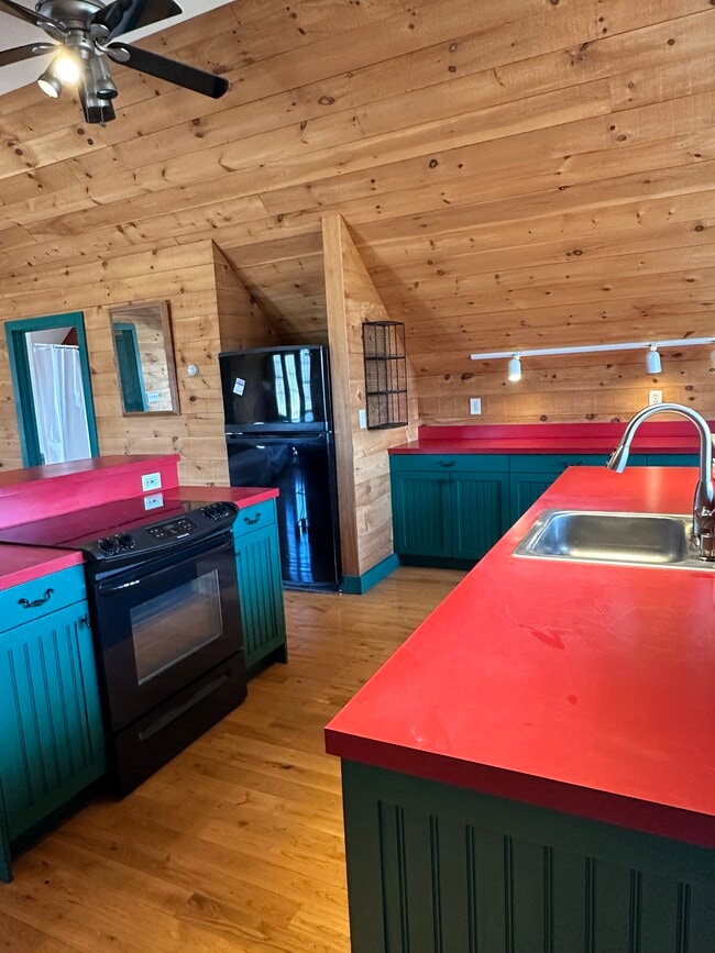 Spacious Kitchen Fully Applianced - 320 South Hl