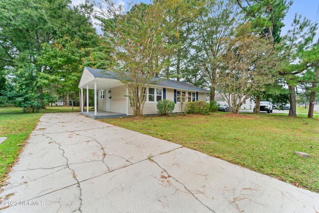 Building Photo - 529 Henderson Dr