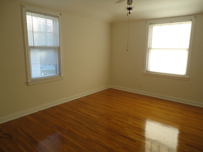 Building Photo - 615 Starin Ave