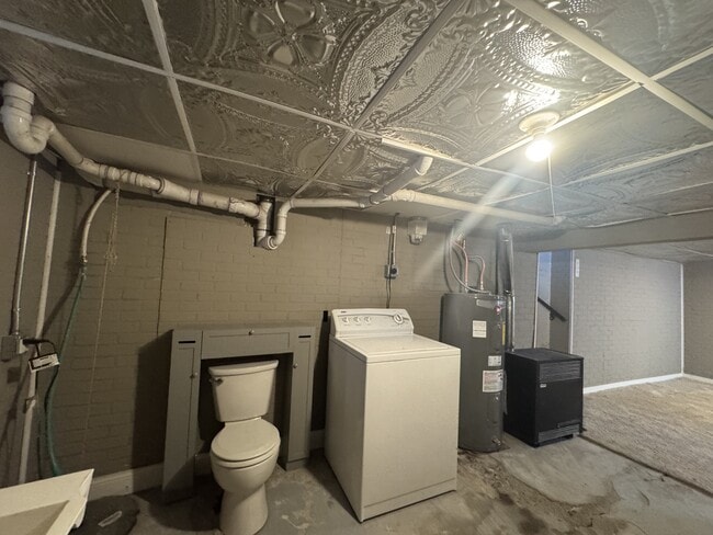 Building Photo - 634 4th Ave N