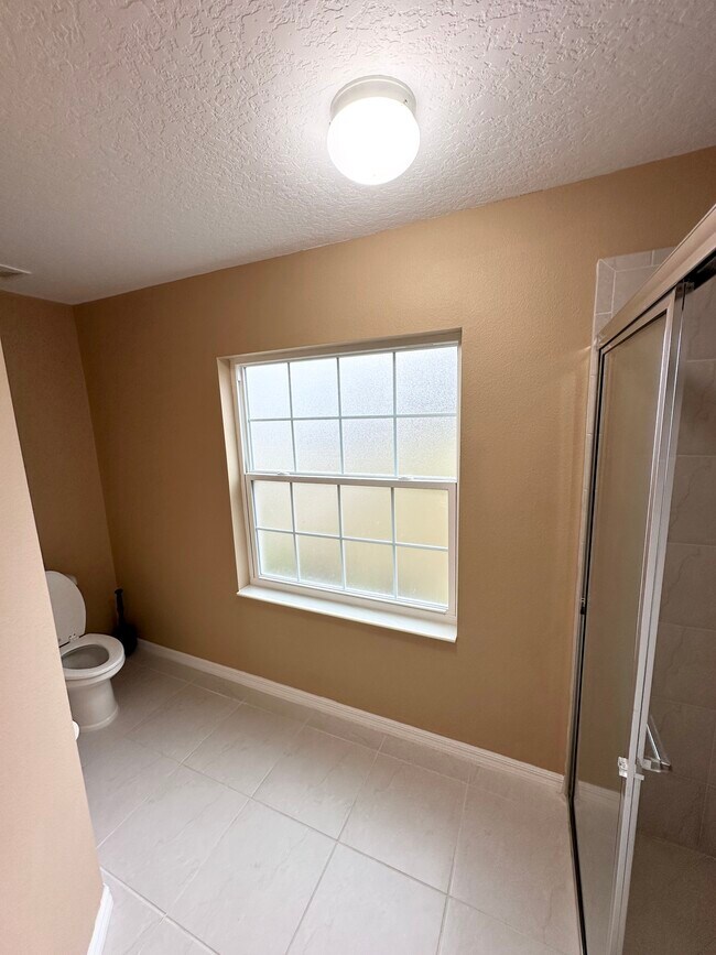 Building Photo - 12 Robin Pl