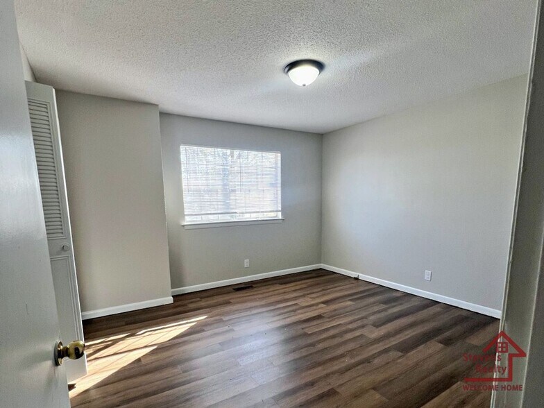 Building Photo - 4127 Wilkesview Dr