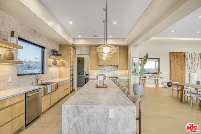 Building Photo - 22570 S Summit Ridge Cir