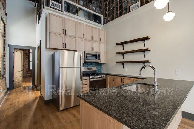 Building Photo - 124 Monroe Ave