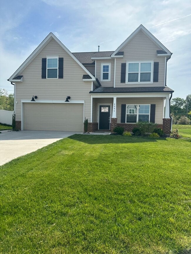 Building Photo - Spacious 4BR 3BA home in Northern Greensboro