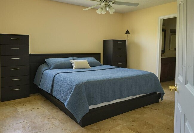 Building Photo - 10906 W Cove Harbor Dr