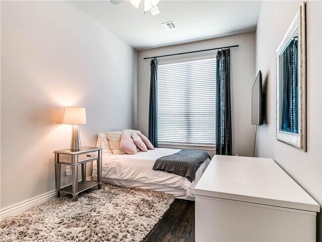 Building Photo - Beautiful home + Deer Creek Schools + 4 bedroom + 2.5 bathrooms