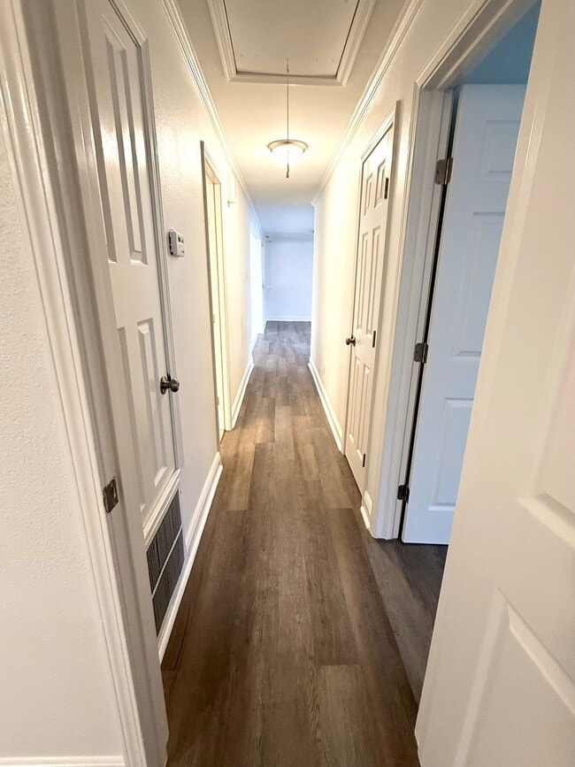 Building Photo - 3300 Bissonet Dr