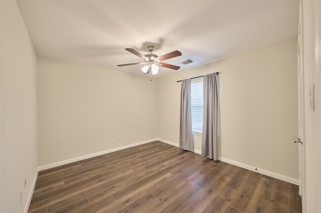 Building Photo - 3501 Buckingham Ln