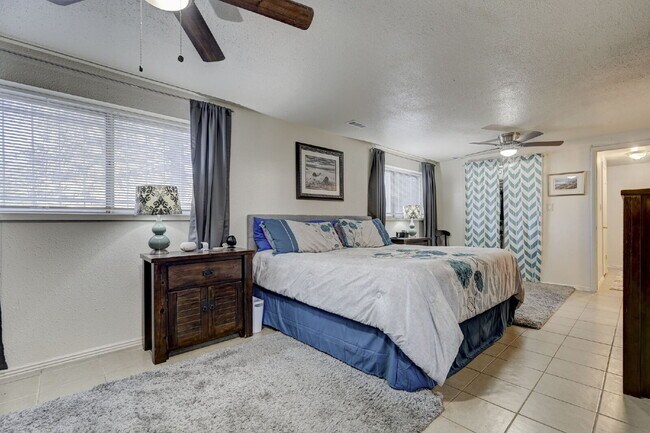 Building Photo - Charming 3-Bed Home with Bonus Room, Firep...