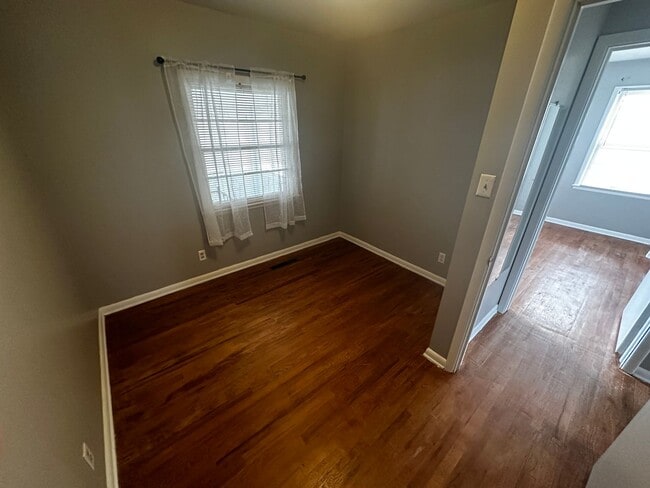 Building Photo - 3404 Doniphan Ave