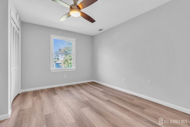 Building Photo - 213 Main St