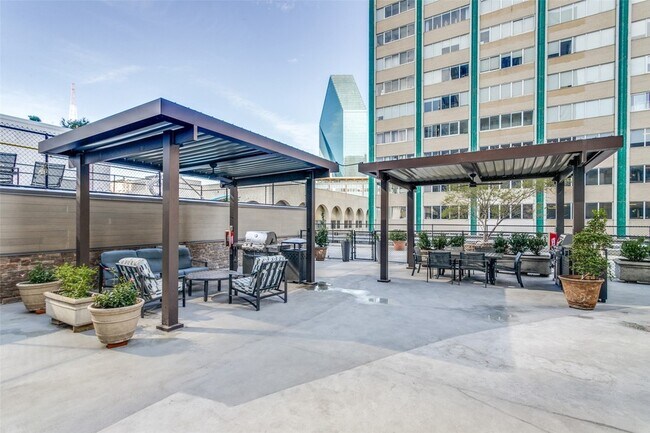 Building Photo - 1505 Elm St