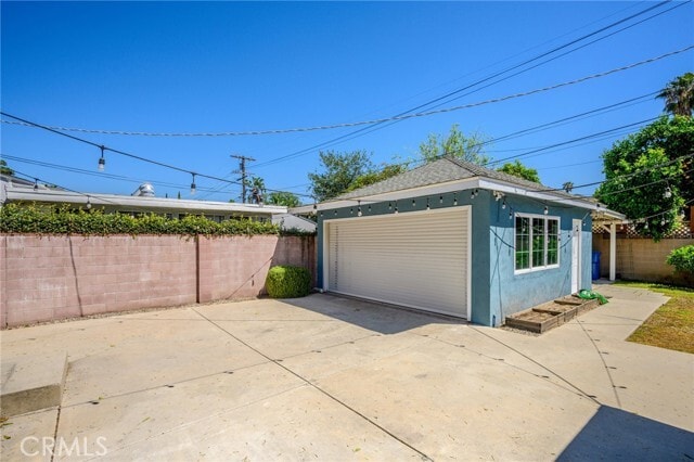 Building Photo - 6438 Densmore Ave