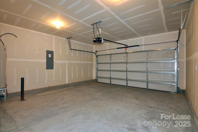 Building Photo - 180 King William Dr