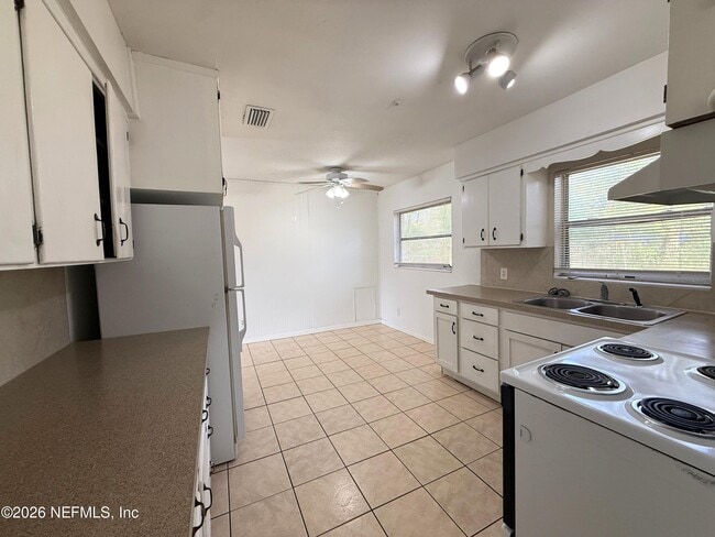 Building Photo - 7609 Tacony Dr