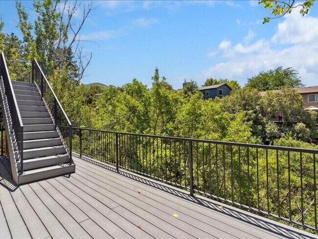 Building Photo - North Salt Lake Amazing 6 bed 3.5 bath family home