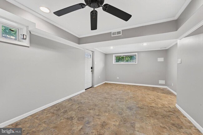 Building Photo - 8110 Springfield Village Dr