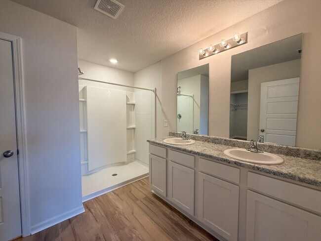 Building Photo - Updated 4 Bedroom 2 Bath Rental Near Navy Federal - Lawn Care Included!