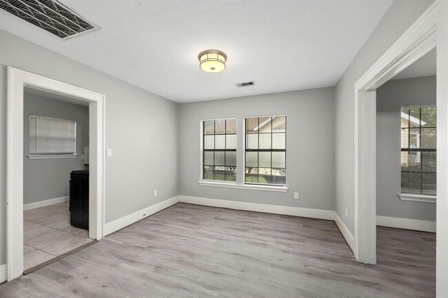Building Photo - 4605 Beggs St