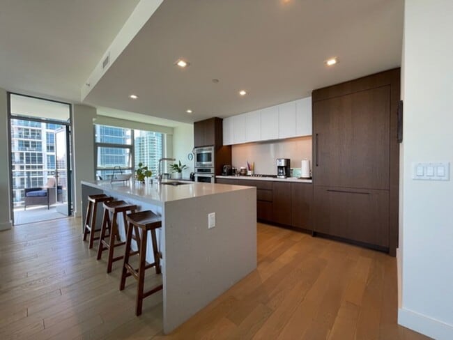 Building Photo - 2 Bedroom-2 Bathroom Fully Furnished Condo...