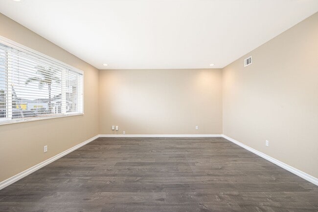 Building Photo - Single family home for rent 4bed/2bath! -$...