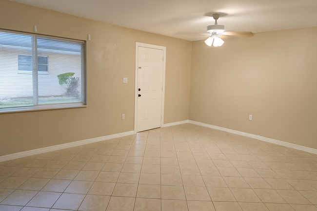 Building Photo - 257 Poe Ave