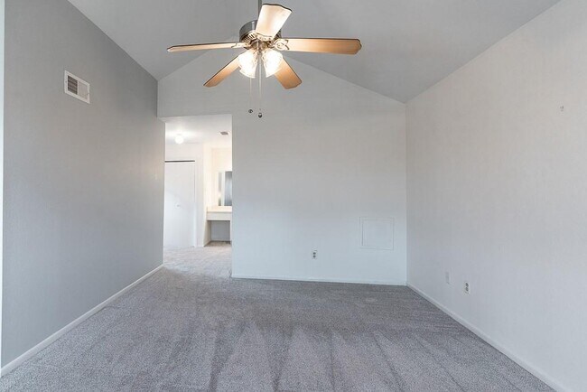 Building Photo - 14020 Schroeder Rd