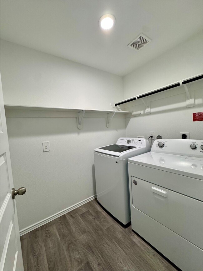 Building Photo - 2216 Laurel Bloom Ln