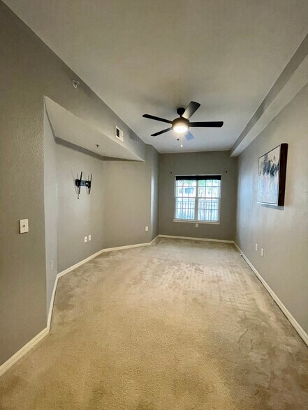 Building Photo - 200 4th Ave S