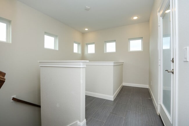 Building Photo - 2212 Stuart St