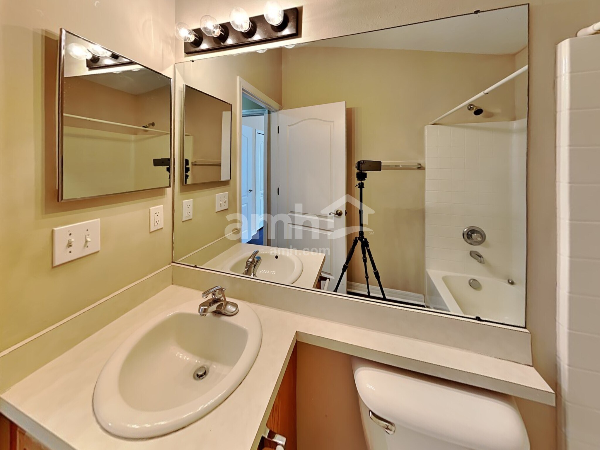 Building Photo - 10047 Perthshire Cir