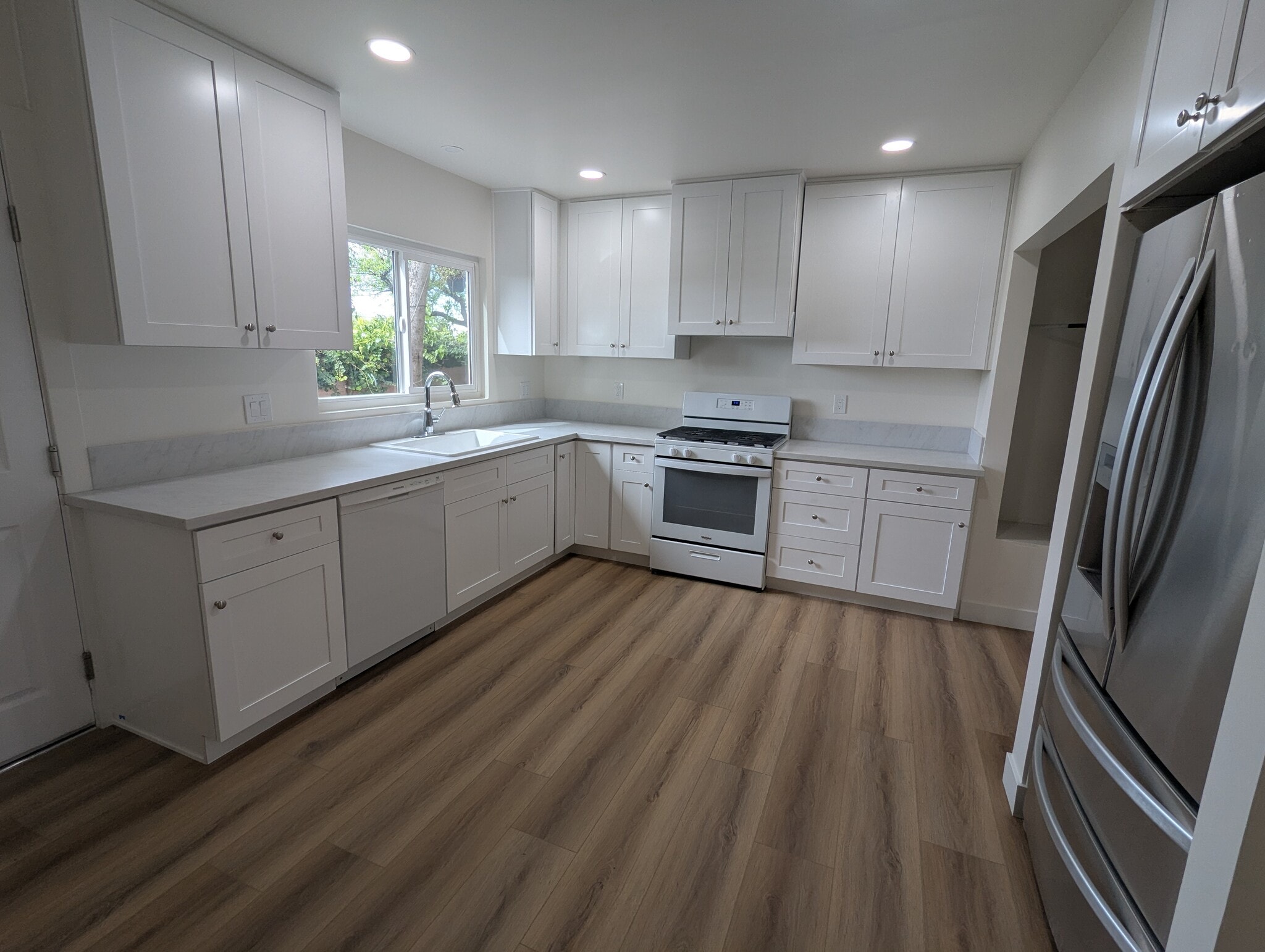 Building Photo - 613 Illinois Ct