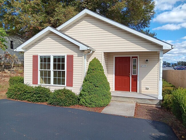 Building Photo - Christiansburg, 3 BR / 2 BA, August 14th