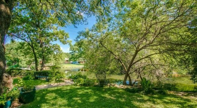 Building Photo - 902 S Weatherred Dr