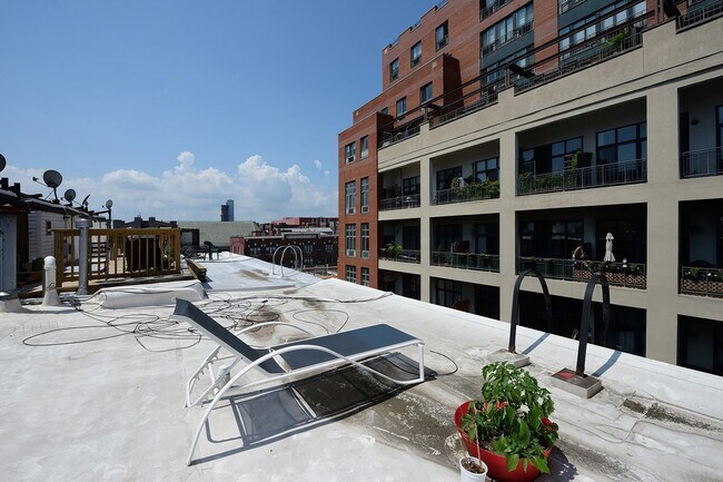 Building Photo - 212 9th St