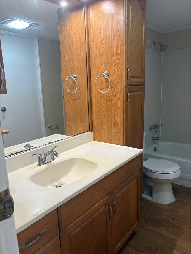 Building Photo - 14427 W Lee Shore Dr