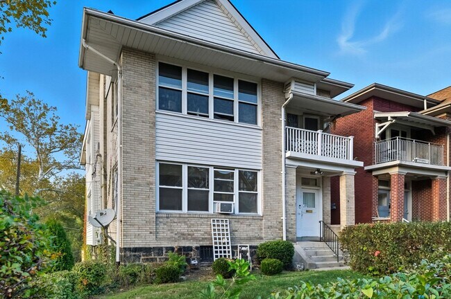 Building Photo - 6603-6603 Woodwell St
