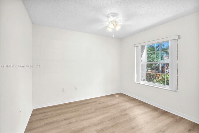Building Photo - 16411 Sapphire Bend