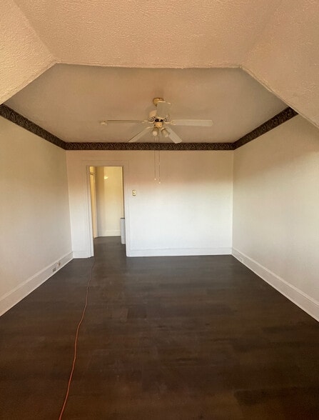 Building Photo - 840 Centre Ave