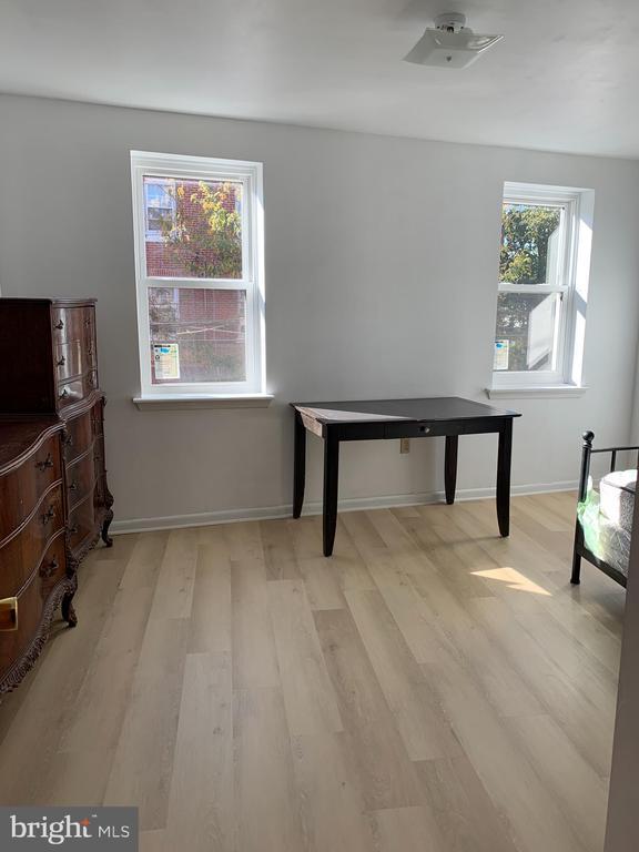 Building Photo - 1805 S 5th St