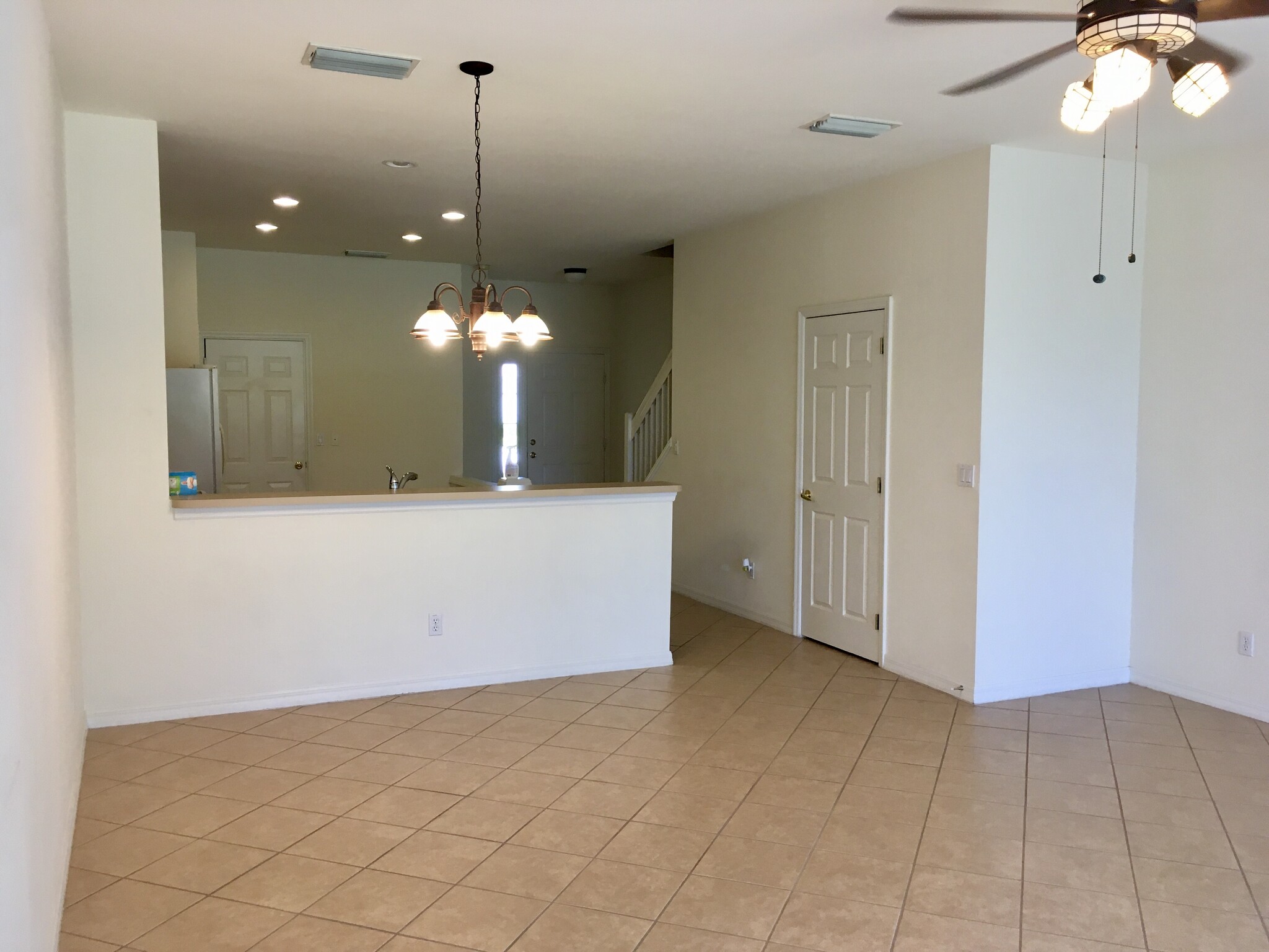 Building Photo - 8361 Village Edge Cir