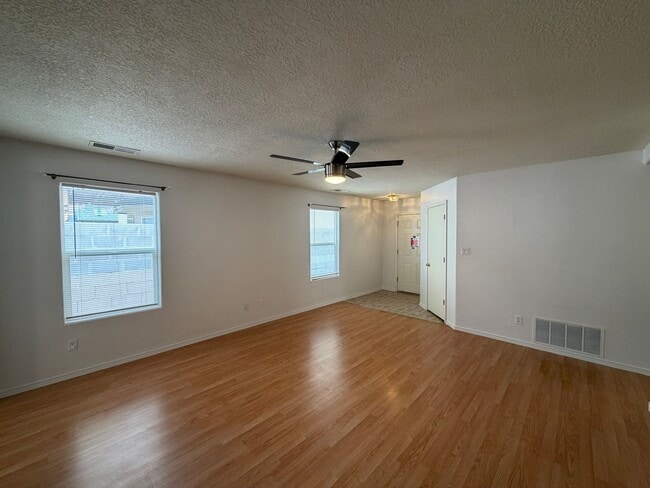 Building Photo - 3 Bedroom Single Story Available Near McMahon Blvd NW & Unser Blvd NW!