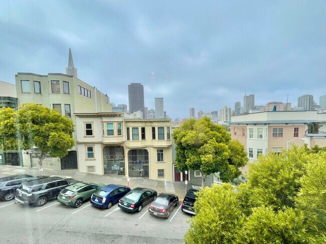 Building Photo - Prime North Beach 3Bed/1Bath with City Vie...