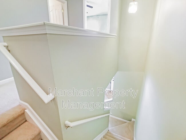 Building Photo - 527 Fagin Cir