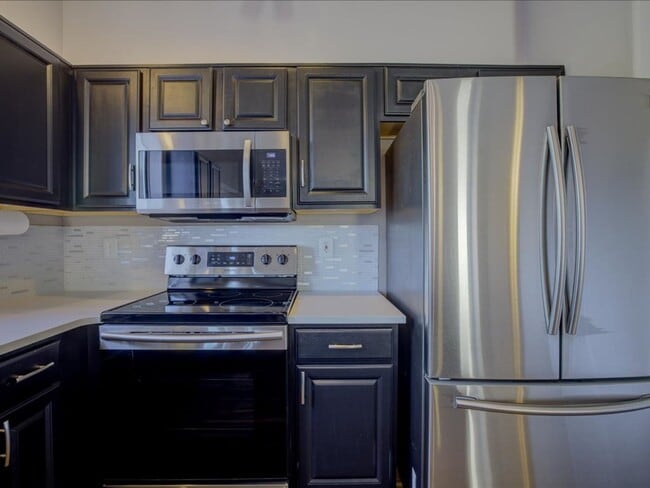 Building Photo - Modern 2-Story Home with Spacious Layout &...