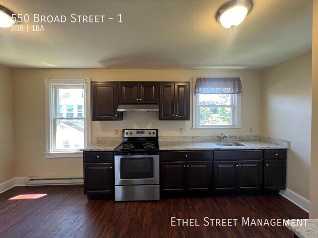 Primary Photo - 550 Broad St