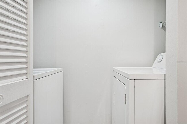 Building Photo - 7858 Niagara Ave